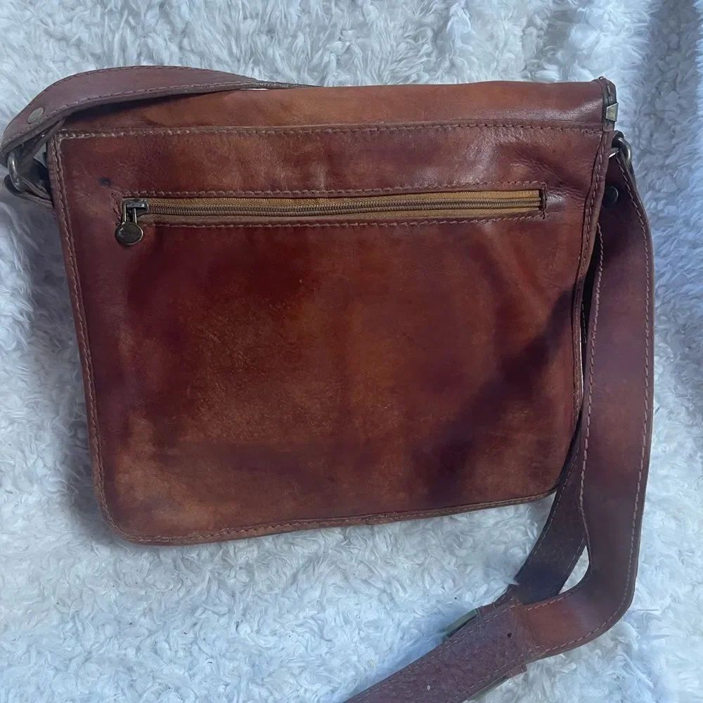 Vera pelle made in Italy leather faded brown messenger Bag with rustic hardware
